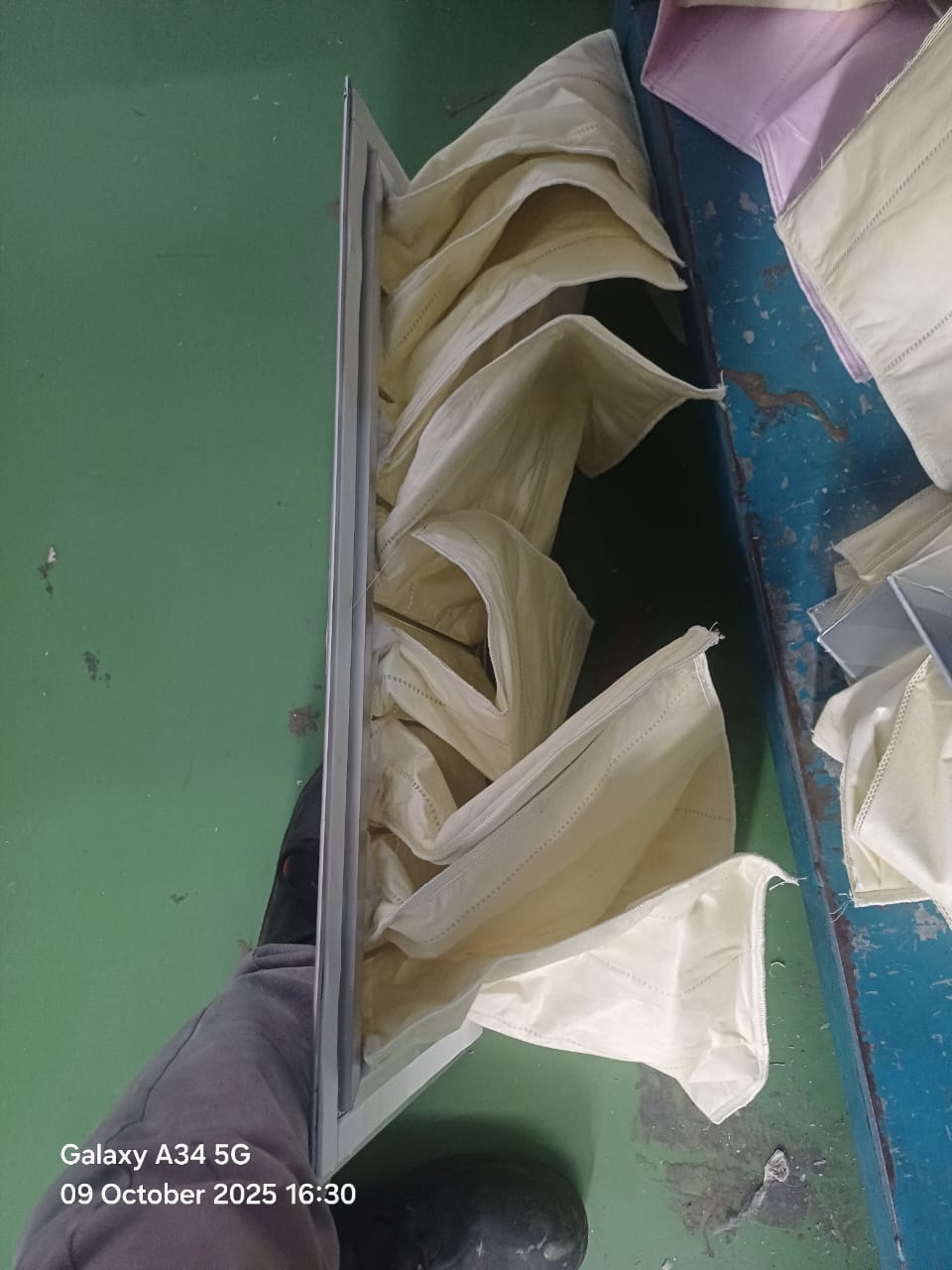 Medium effective pocket filter F8